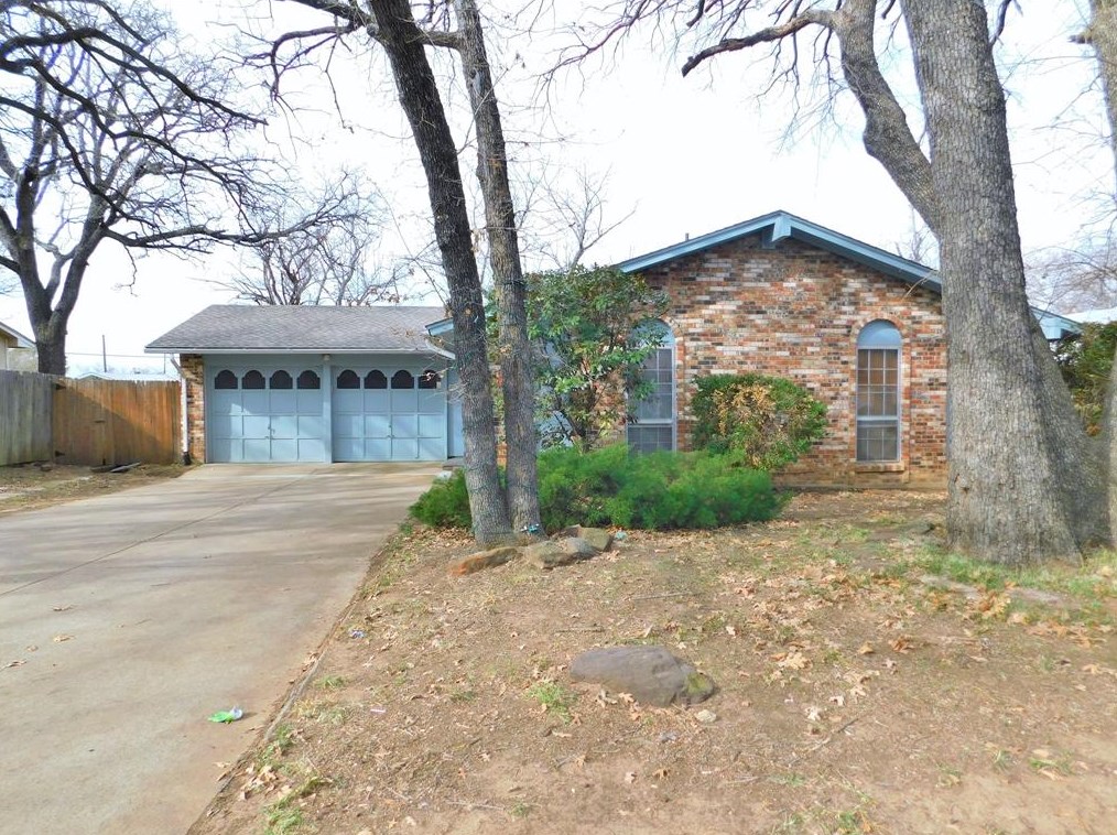2414 Mercedes Rd, Denton, TX 76205
