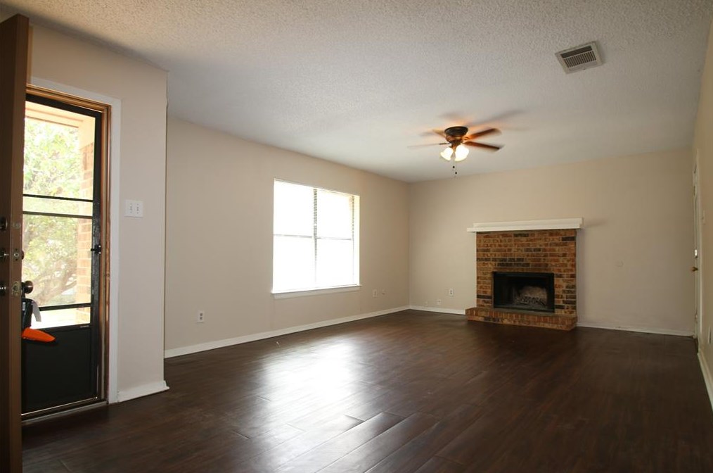 1908 Crooked Ln #1910, Fort Worth, TX 76112