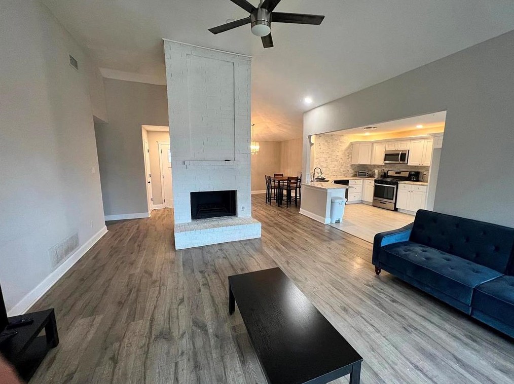2013 Stein Way, Carrollton, TX 75007