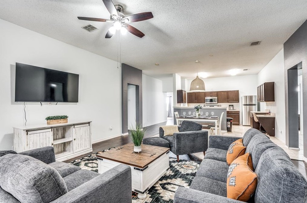 2459 Lost Mesa, Grand Prairie TX  75052-7889 exterior