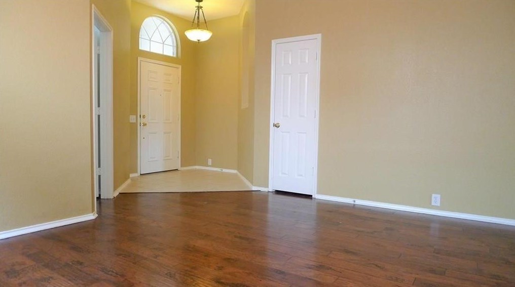 4736 Parkmount Dr, Fort Worth, TX 76137