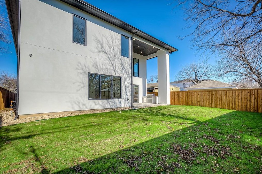 4530 Stigall Dr, Dallas TX 75209-3854 exterior