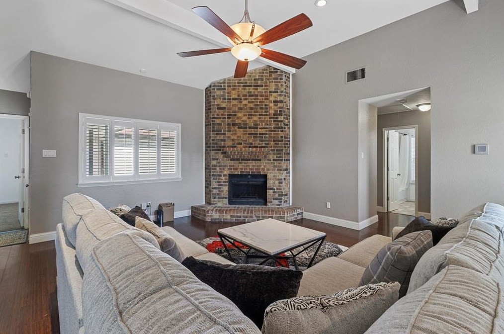 501 Quail Hollow Dr, Mesquite, TX 75150