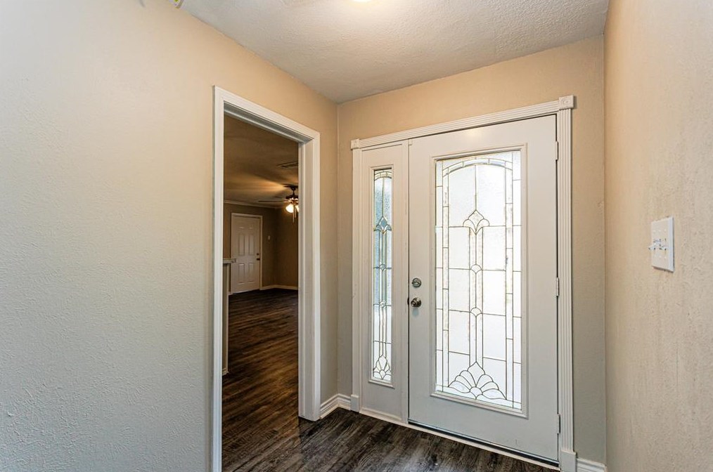 524 Wallace Dr, Crowley TX  76036-3241 exterior