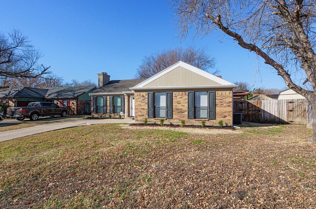 3901 Strawberry Ct, Fort Worth, TX 76137