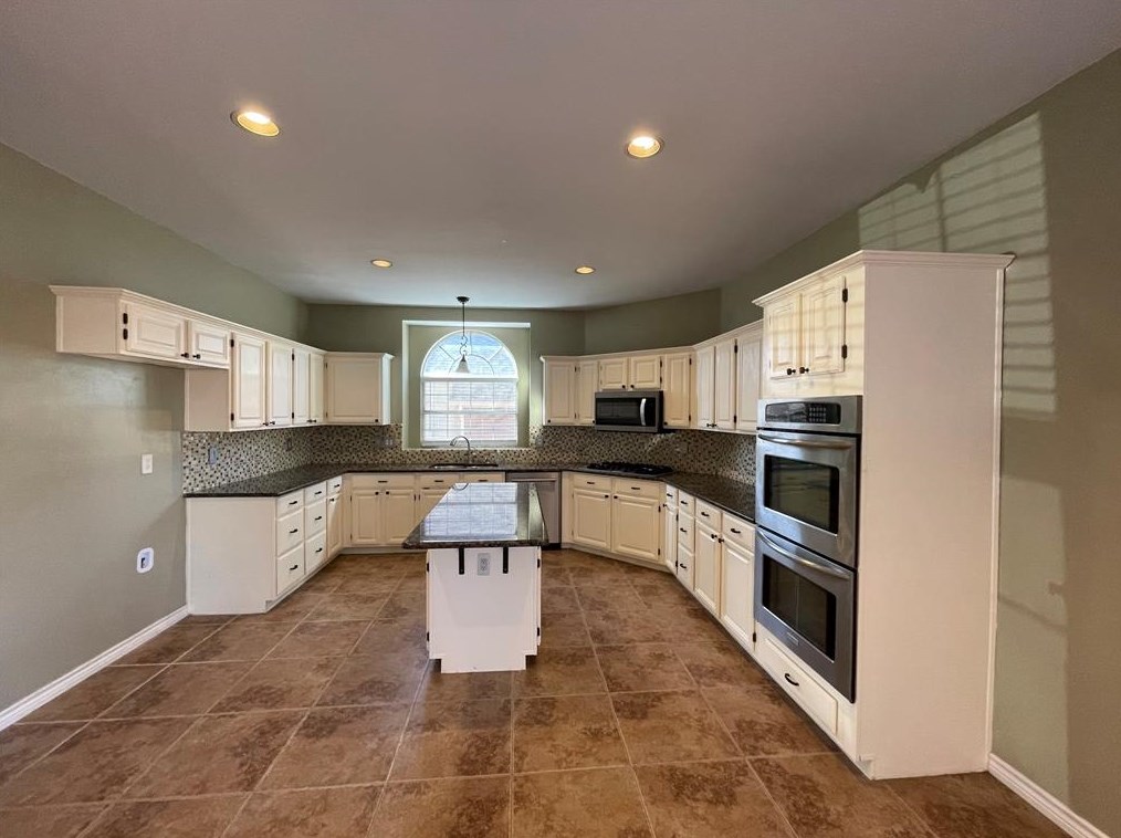 2718 Bordeaux Dr, Mckinney TX  75070-4706 exterior