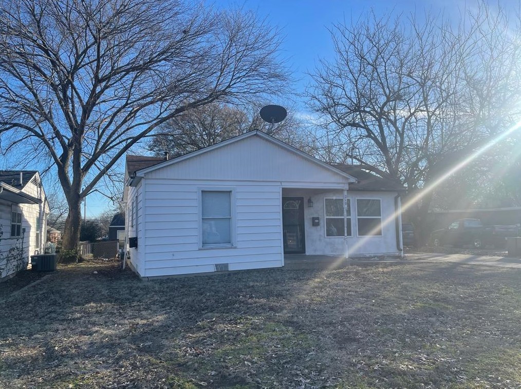210 W Dexter St, Sherman, TX 75092