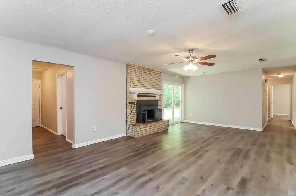 413 Stony Creek Dr, Desoto, TX 75115