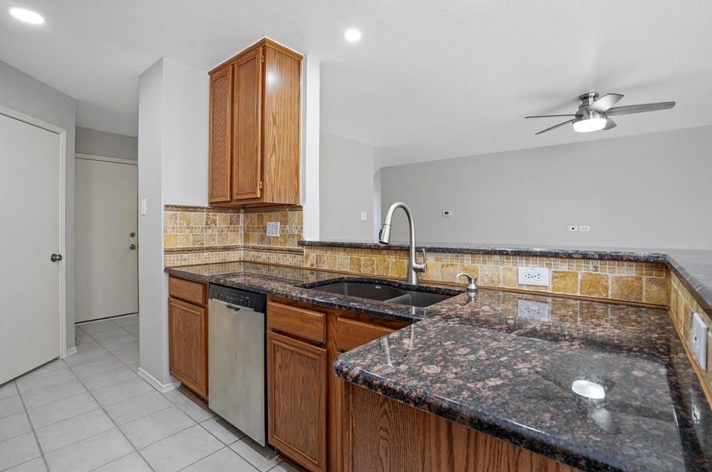 1157 Whistle Stop Dr, Fort Worth, TX 76131