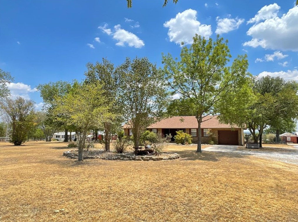 7608 Veal Station Rd, Azle, TX 76020