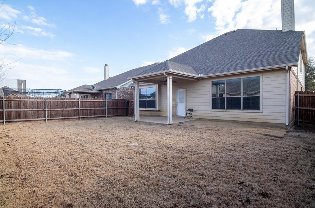 1725 Birds Eye Rd, Fort Worth, TX 76177