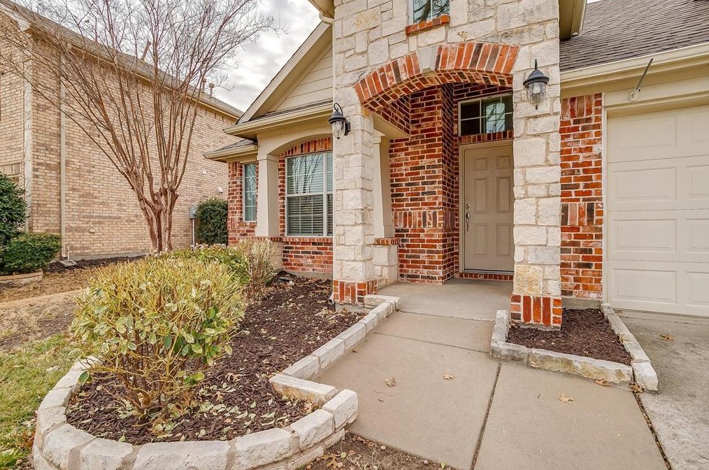 1721 Castle Creek Dr, Oak Point, TX 75068