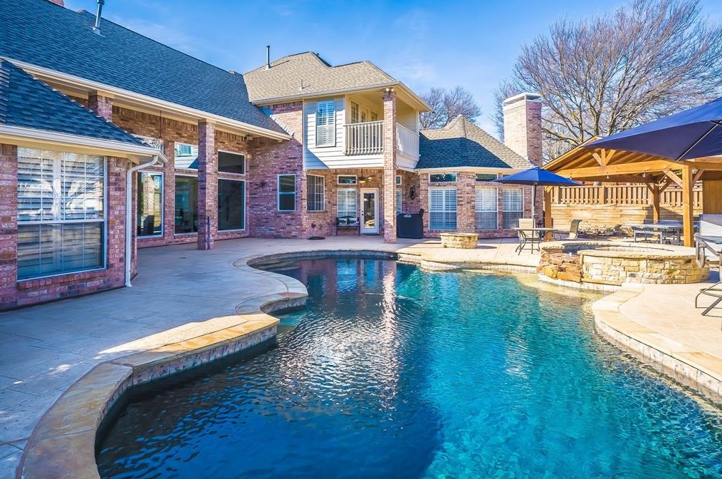 827 Hills Creek Dr, Mckinney, TX 75070-5229