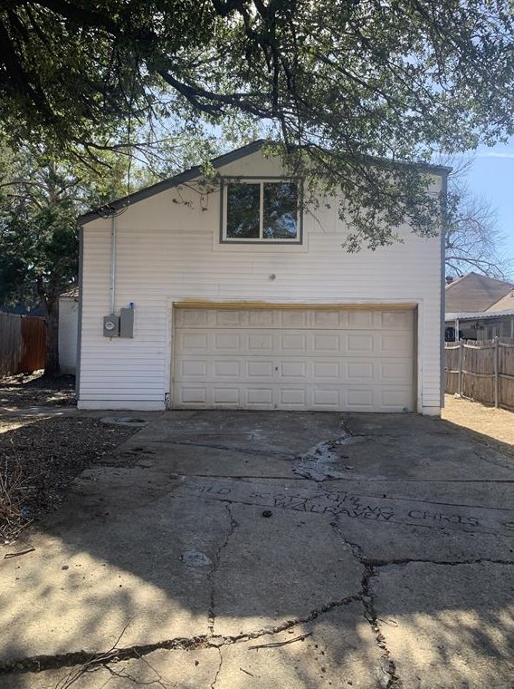 1207 Pioneer Dr, Dallas, TX 75224-1256