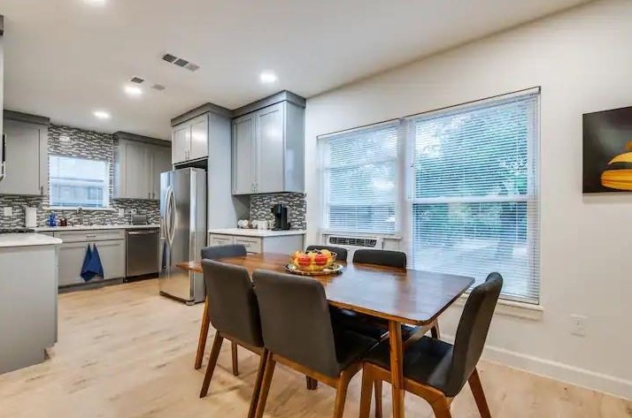 2327 Langdon Ave, Dallas TX  75235-3204 exterior