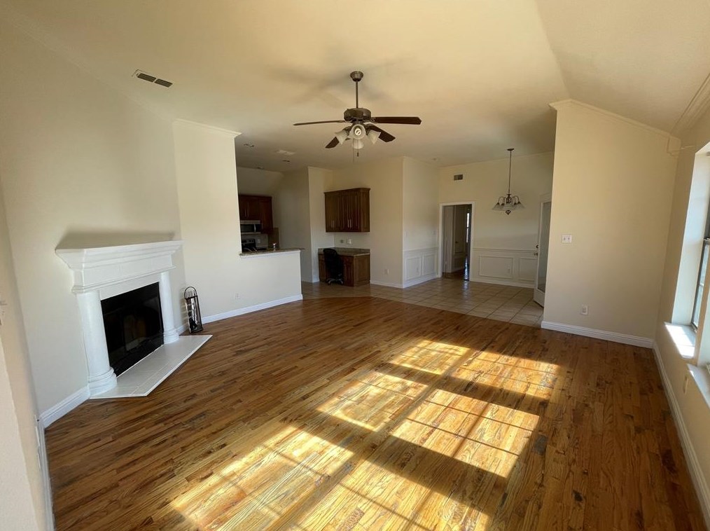 845 Claycourt Cir, Fort Worth, TX 76120