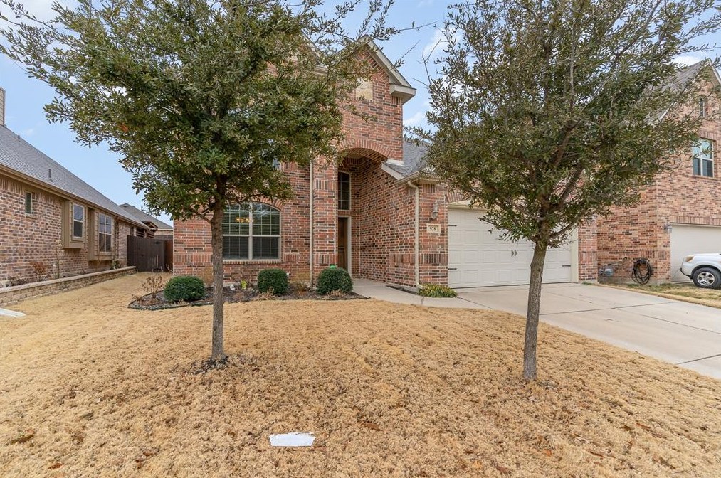 928 Albany Dr, Fort Worth, TX 76131