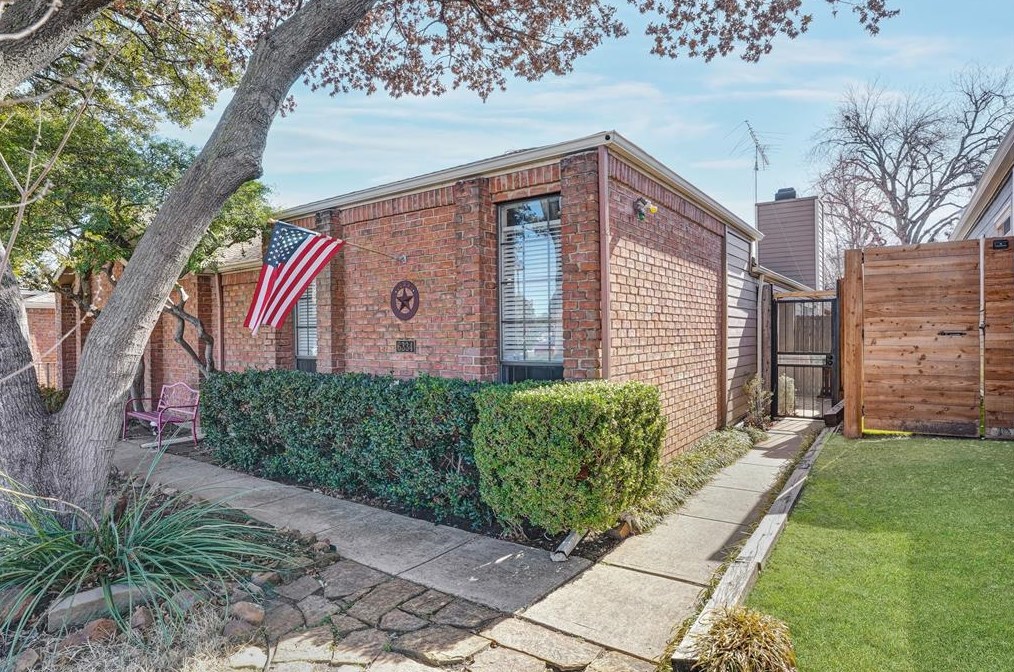 6334 Winton St, Dallas, TX 75214