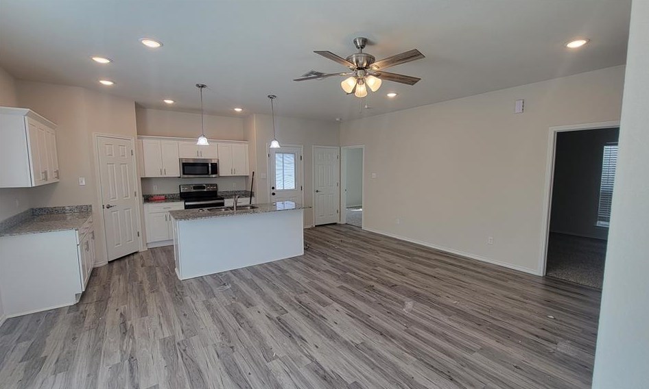 897 Chase Ave, Cleburne, TX 76031