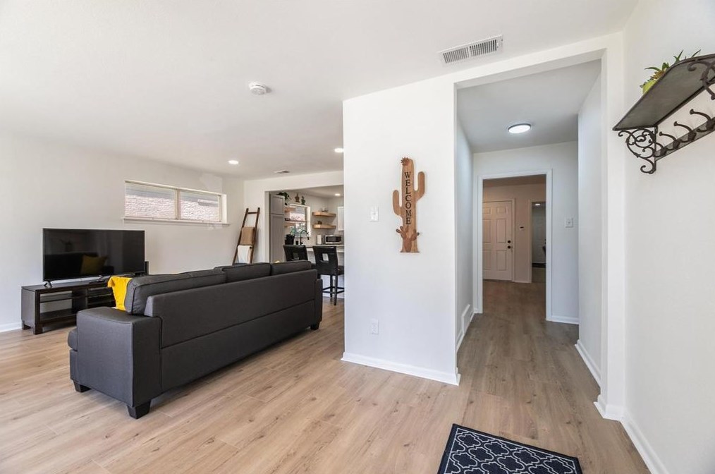 827 Green Castle Dr, Dallas, TX 75232