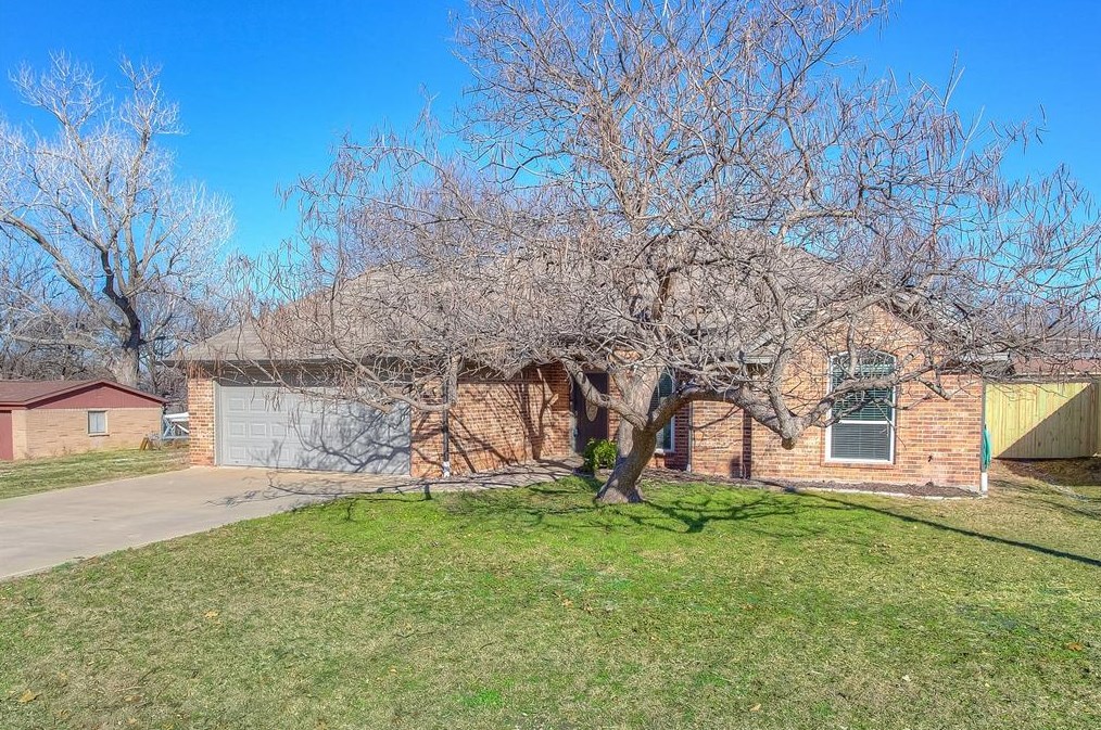 208 James St, Aledo, TX 76008