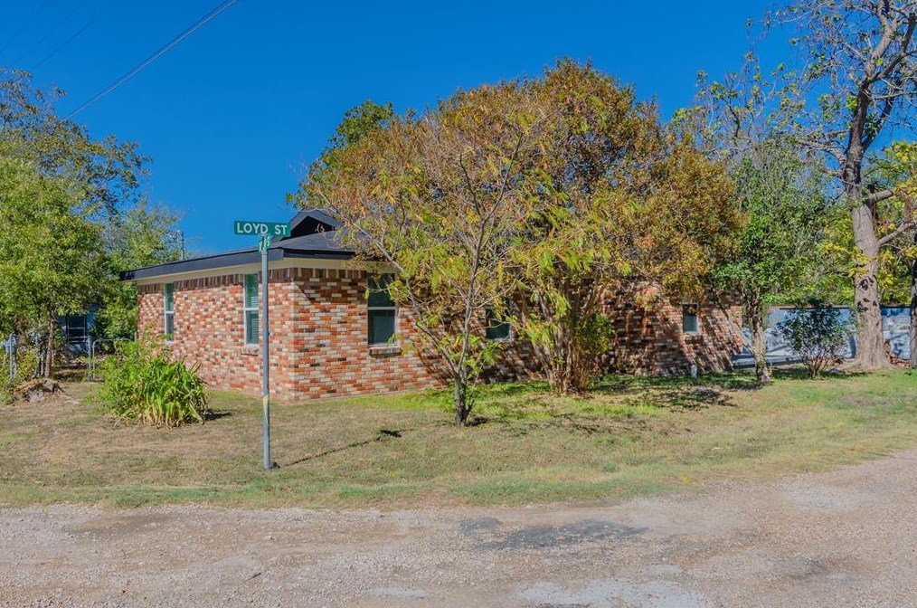 605 Lloyd, Italy, TX 76651