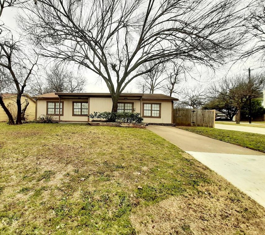 1015 Blanco Dr, Euless, TX 76039