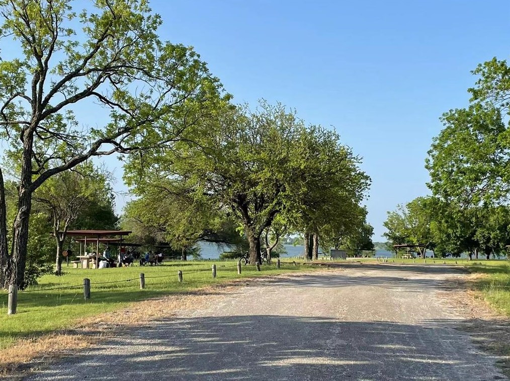 132 Park Dr, St Paul, TX 75098