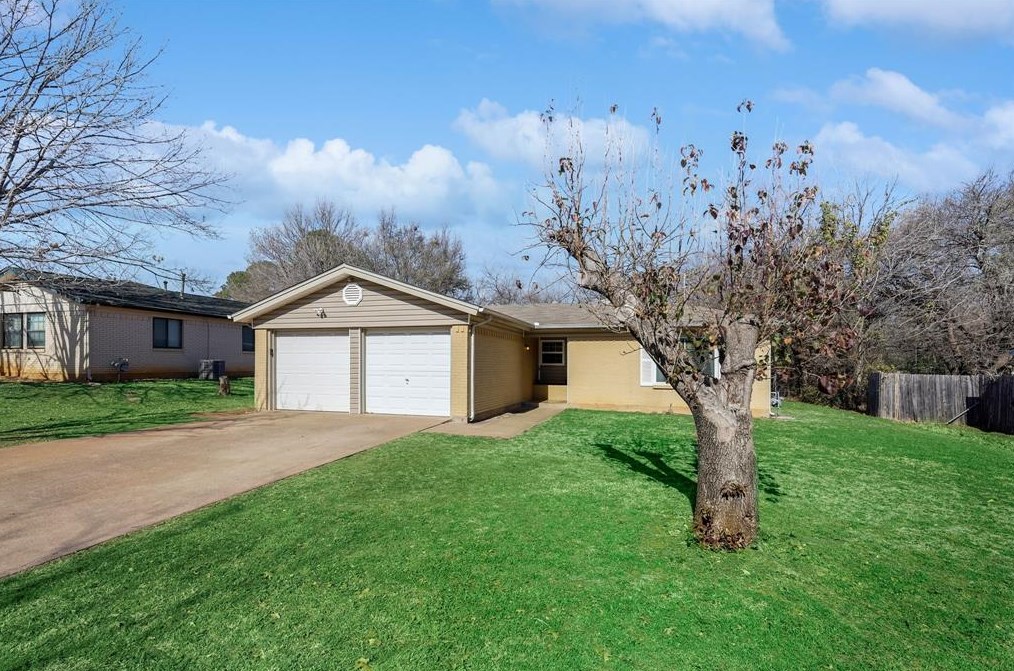 202 Arnett Dr, Euless, TX 76040