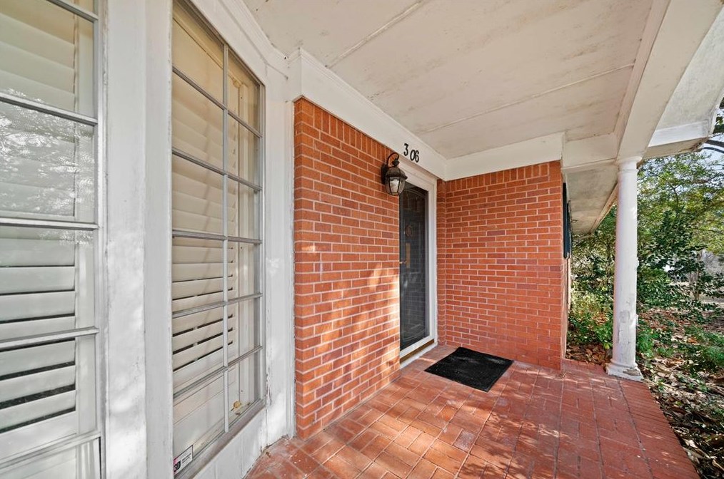 306 Pine St, Henderson, TX 75654-4352