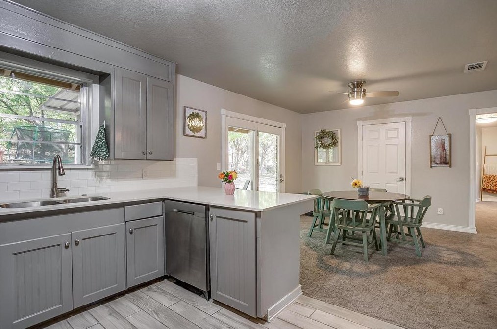 1438 W Water St, Weatherford, TX 76086