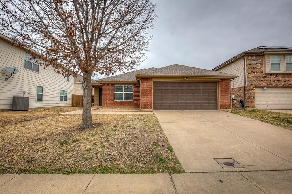 8548 Hawkview Dr, Fort Worth, TX 76179