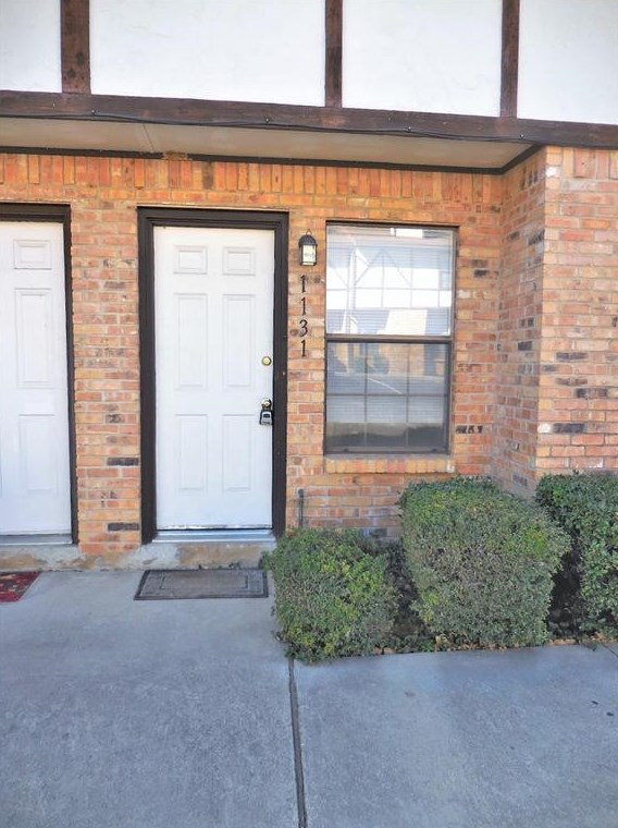 1131 Dallas Dr, Denton, TX 76205