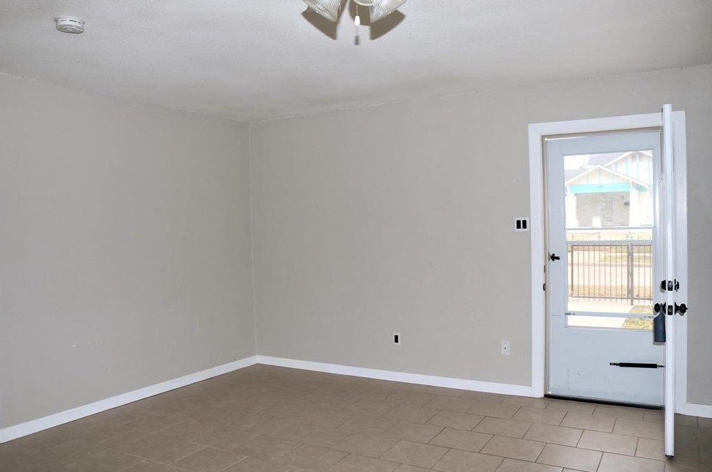 3039 College Ave, Fort Worth, TX 76110