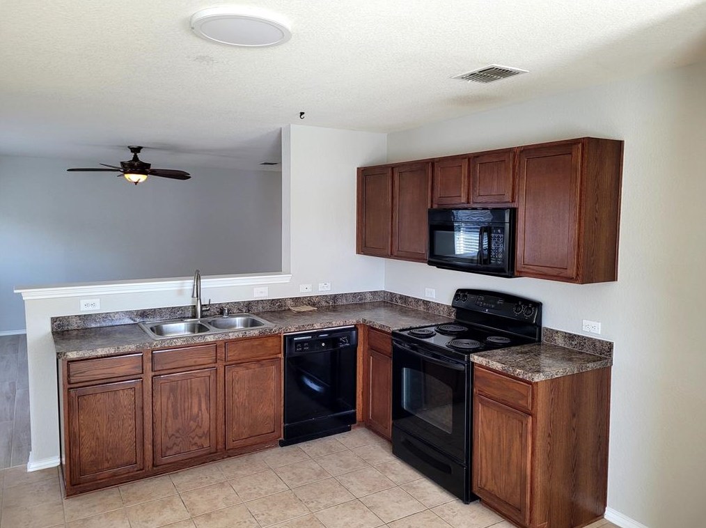 729 Santa Rosa Dr, Haslet TX  76052-5828 exterior