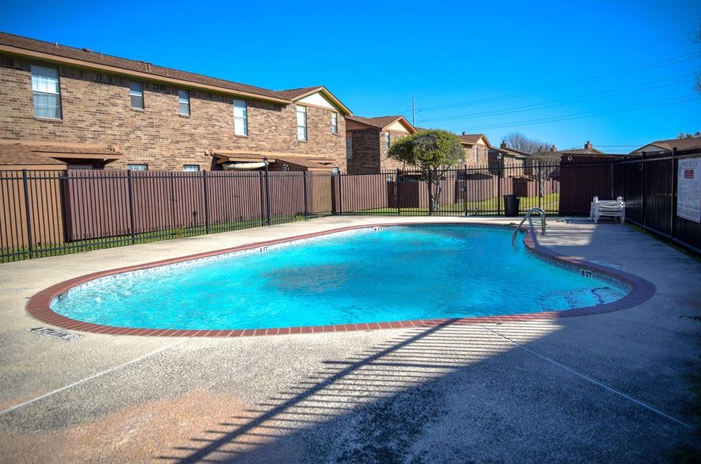 909 Vedral Pl, Cedar Hill, TX 75104