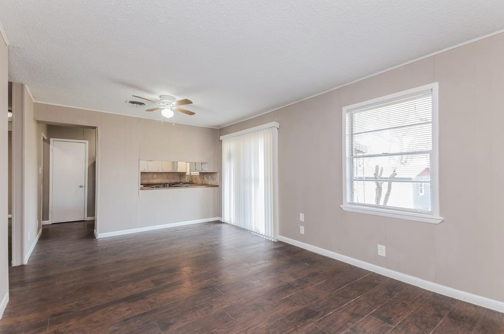 105 S Hickory Ave, Denison, TX 75020