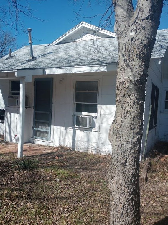 203 S College Dr, Keene, TX 76059