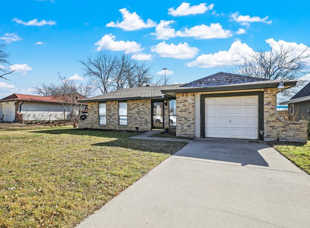 5209 Parkview Dr, Fort Worth, TX 76148