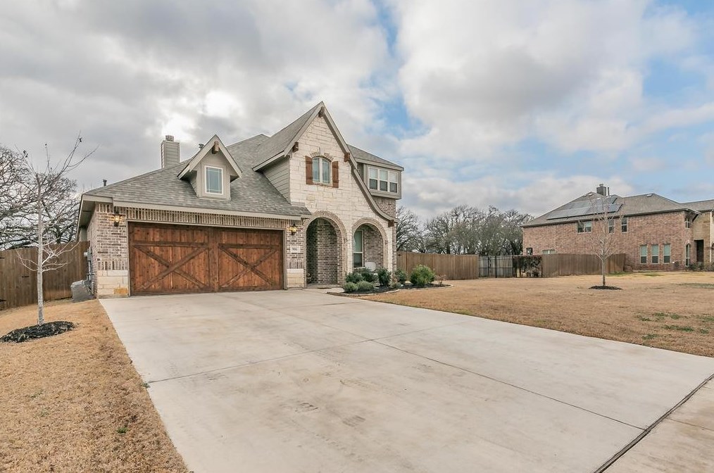 906 Royal Ct, Midlothian, TX 76063