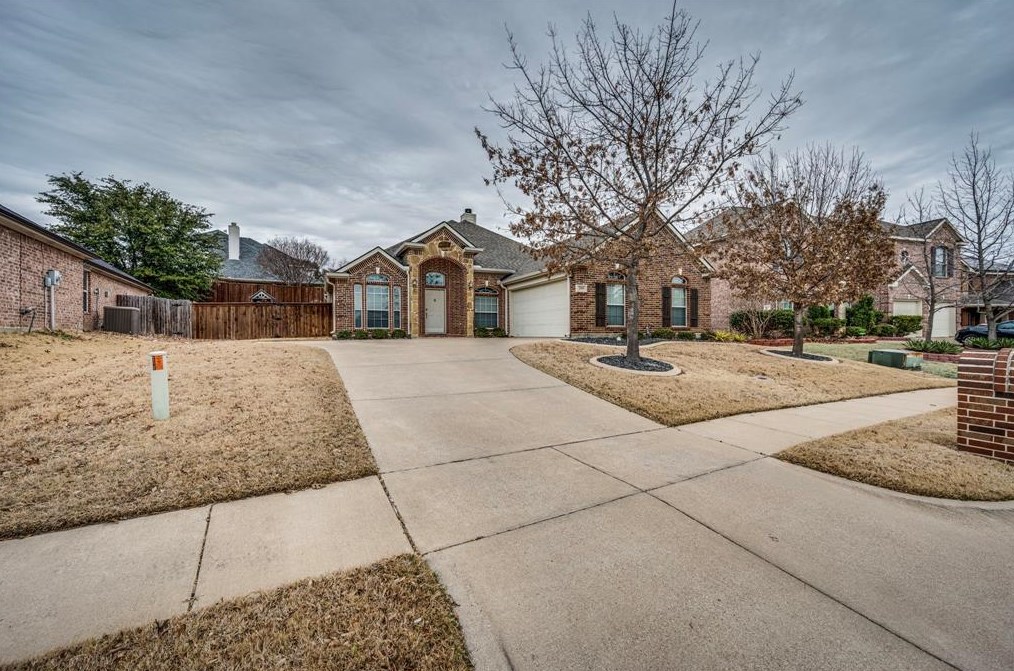 209 Lawson Farms Dr, Midlothian, TX 76065