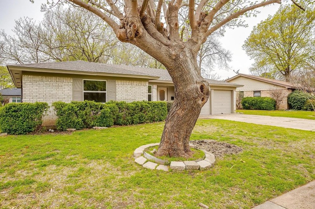 233 Nw Suzanne Ter, Burleson, TX 76028