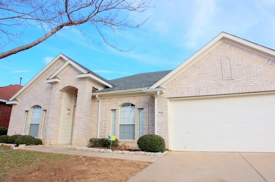 1705 Falcon Dr, Denton, TX 76210