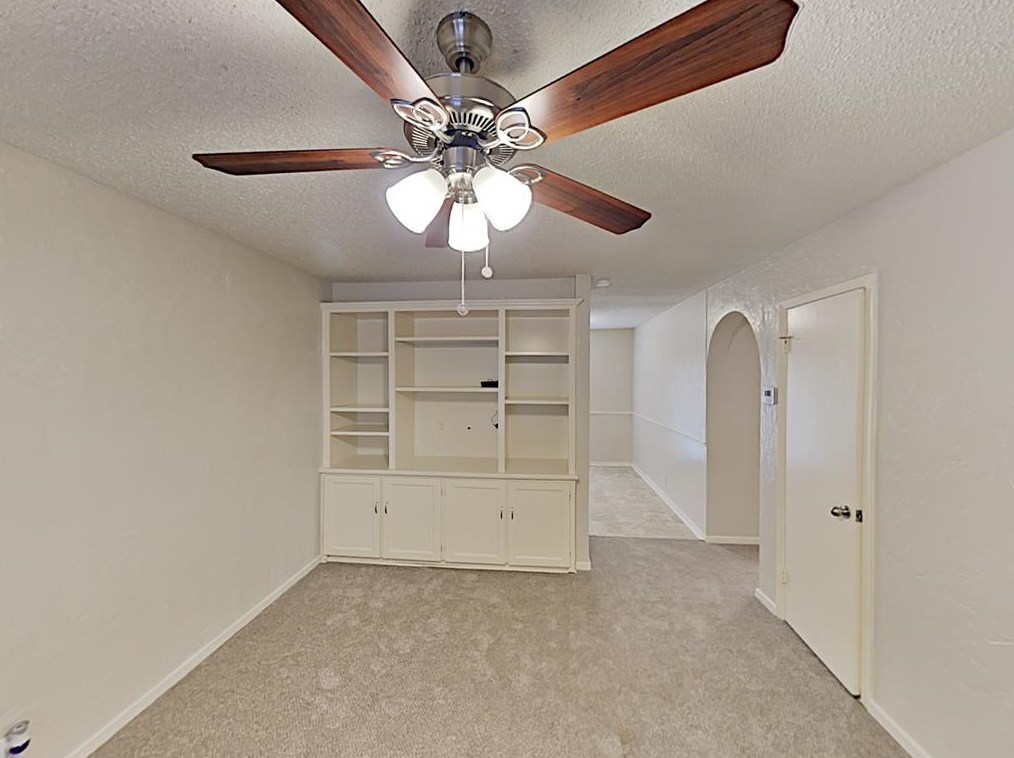 204 Nw Jayellen Ave, Burleson, TX 76028