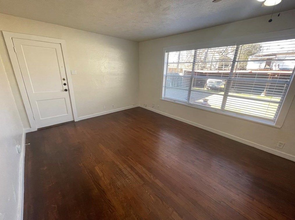 4717 Worth St, Dallas TX  75246-1154 exterior