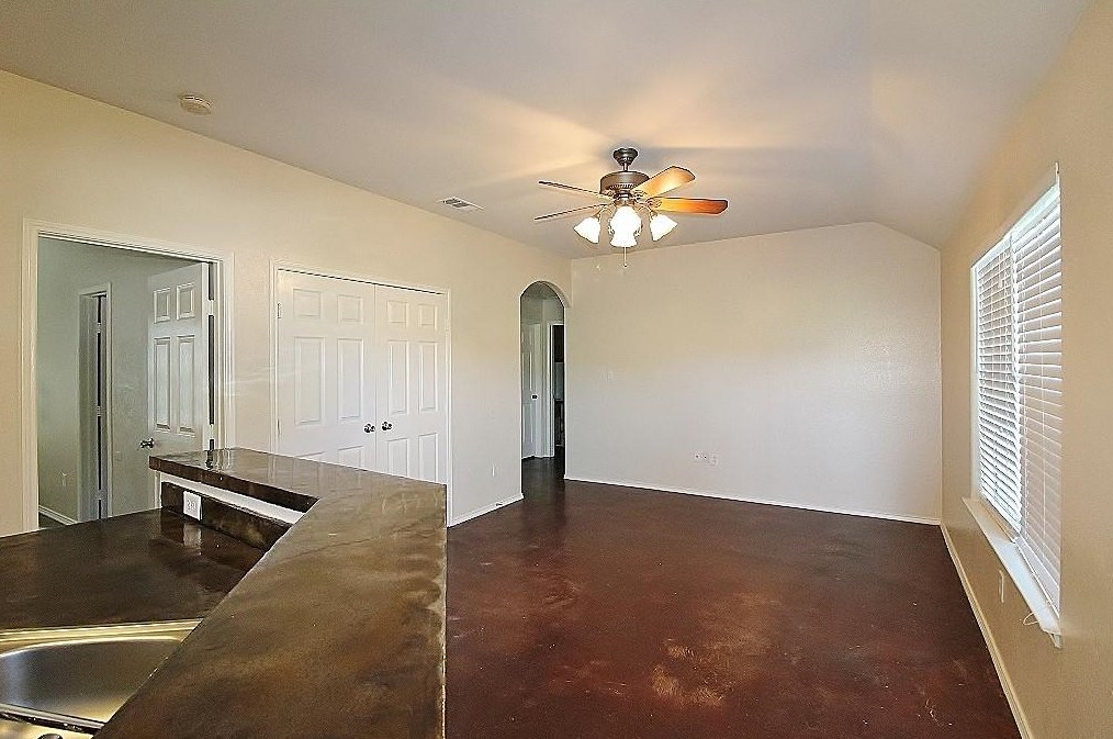 111 Sunburst Ct, Weatherford, TX 76087