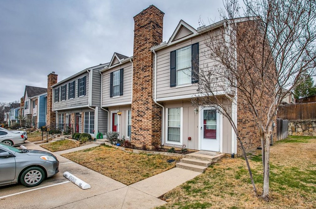 15 Abbey Rd, Euless, TX 76039