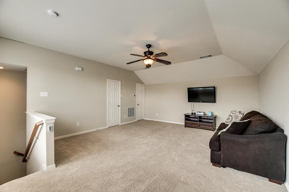 7044 Bethlehem Dr, Grand Prairie, TX 75054