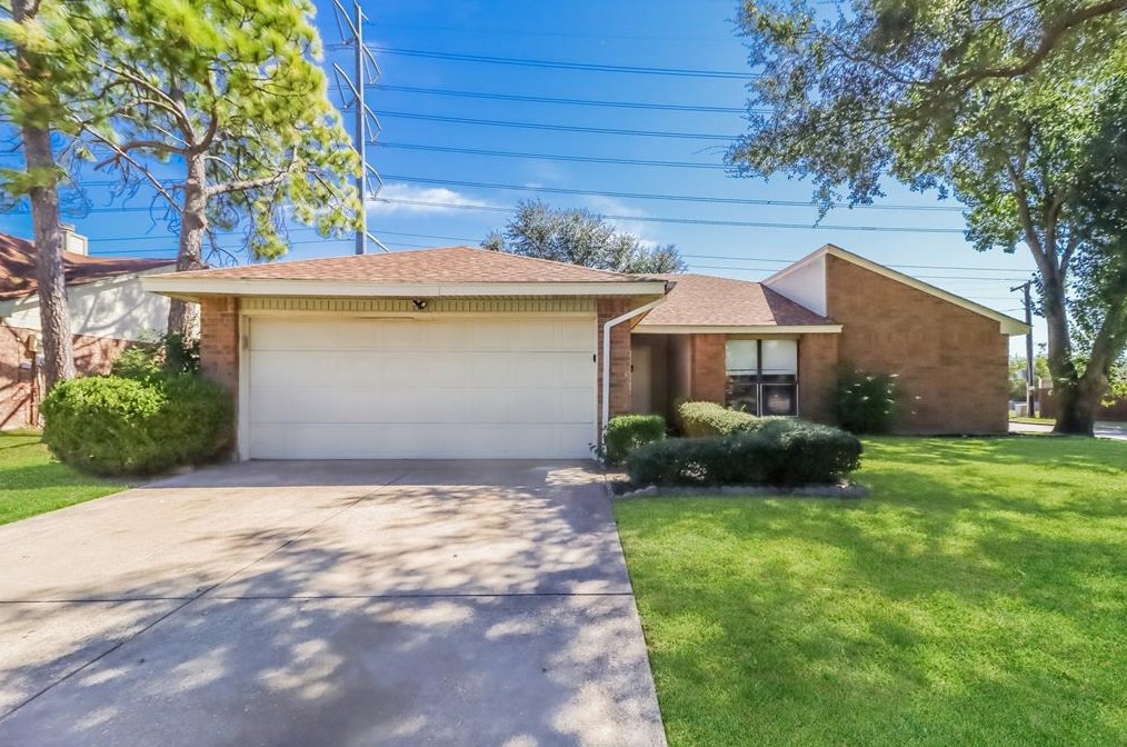 4317 Coventry Dr, Grand Prairie, TX 75052