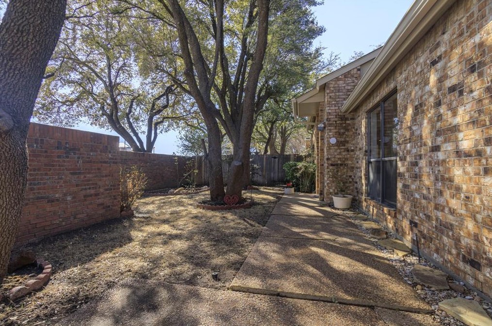 458 Arbor Club Ln, Euless, TX 76039
